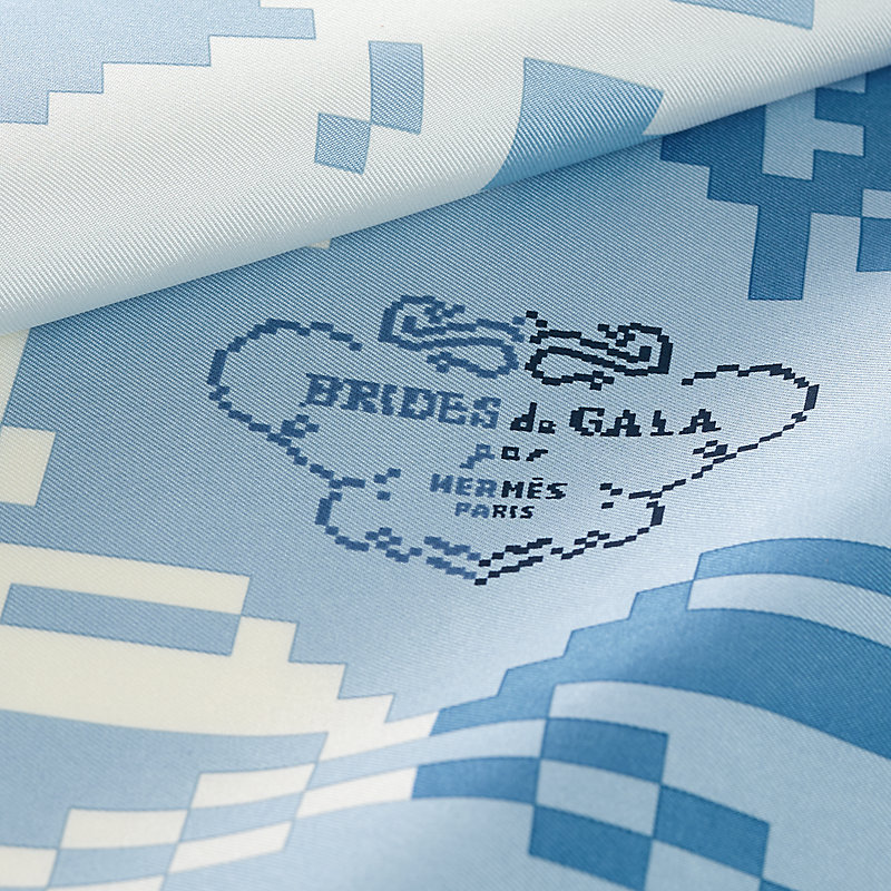 Brides de Gala Pixel pocket square 45 - Blue | Hermès Canada